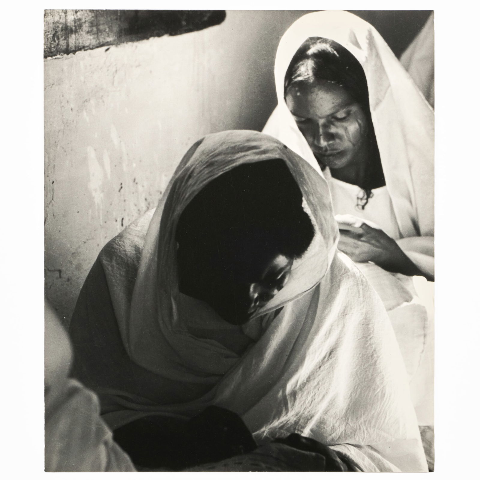 Dorothea Lange (1895-1965): Near Wudi Modaui, Sudan: Dorothea Lange (1895-1965): Near Wudi Modaui, Sudan Gelatin silver print mounted on cardstock, 1963, printed in 1965 by Irwin Welcher, unsigned, variously inscribed in another hand on the reverse. 13