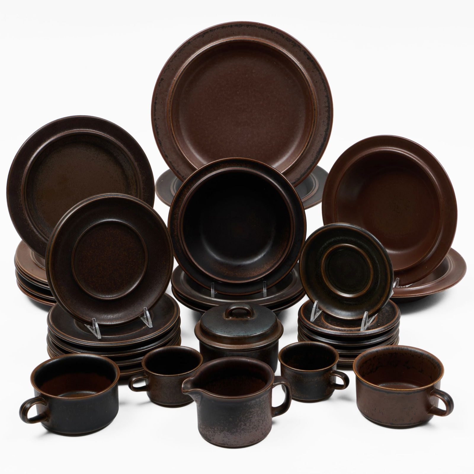 Glazed Studio Pottery Part Service: Glazed Studio Pottery Part Service Unmarked. Comprising: Two dinner plates Five salad plates Three small soup bowls Two soup plates Two large mugs and five saucers Two sma