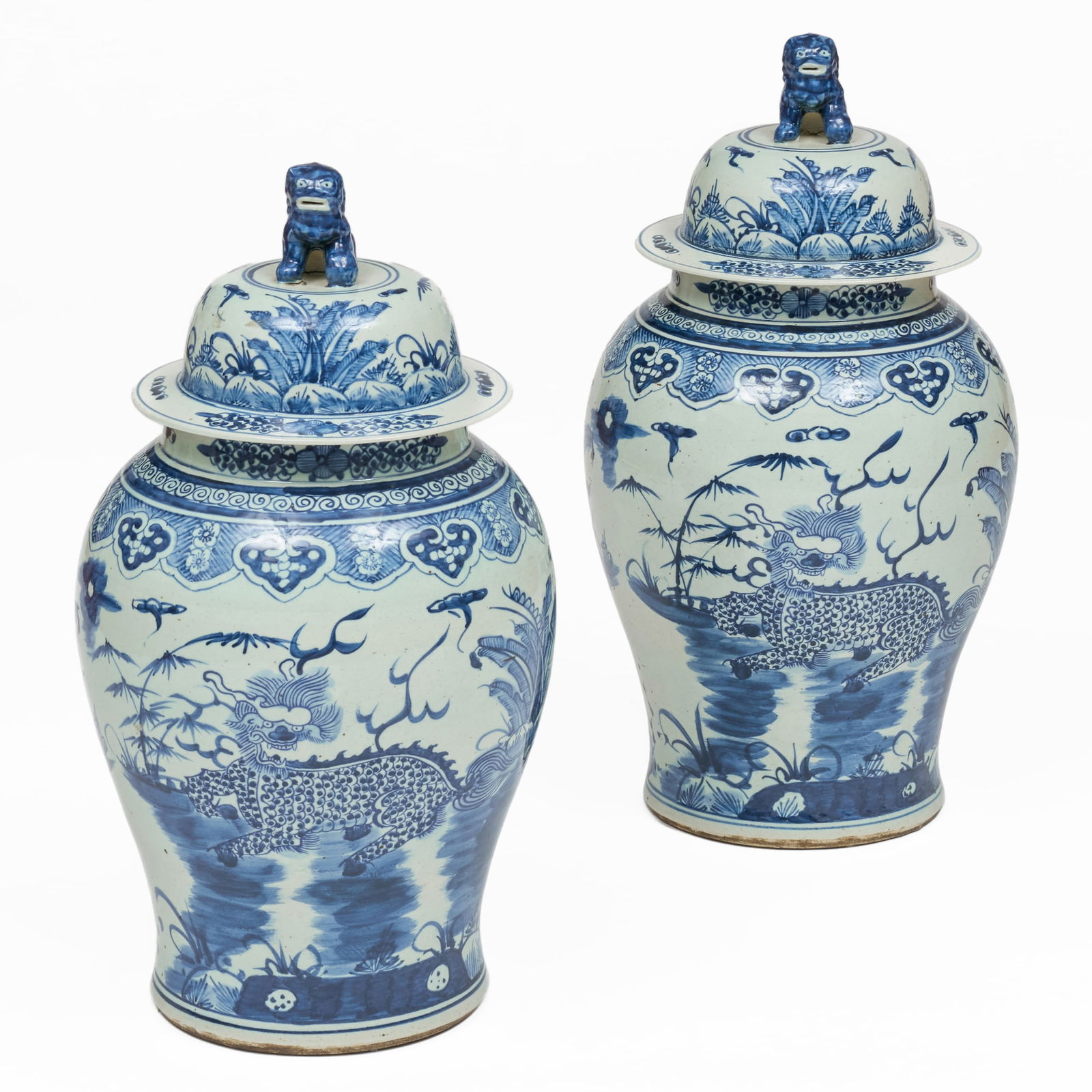 Large Pair of Chinese Blue and White Porcelain Jars and Covers (1 of 8)