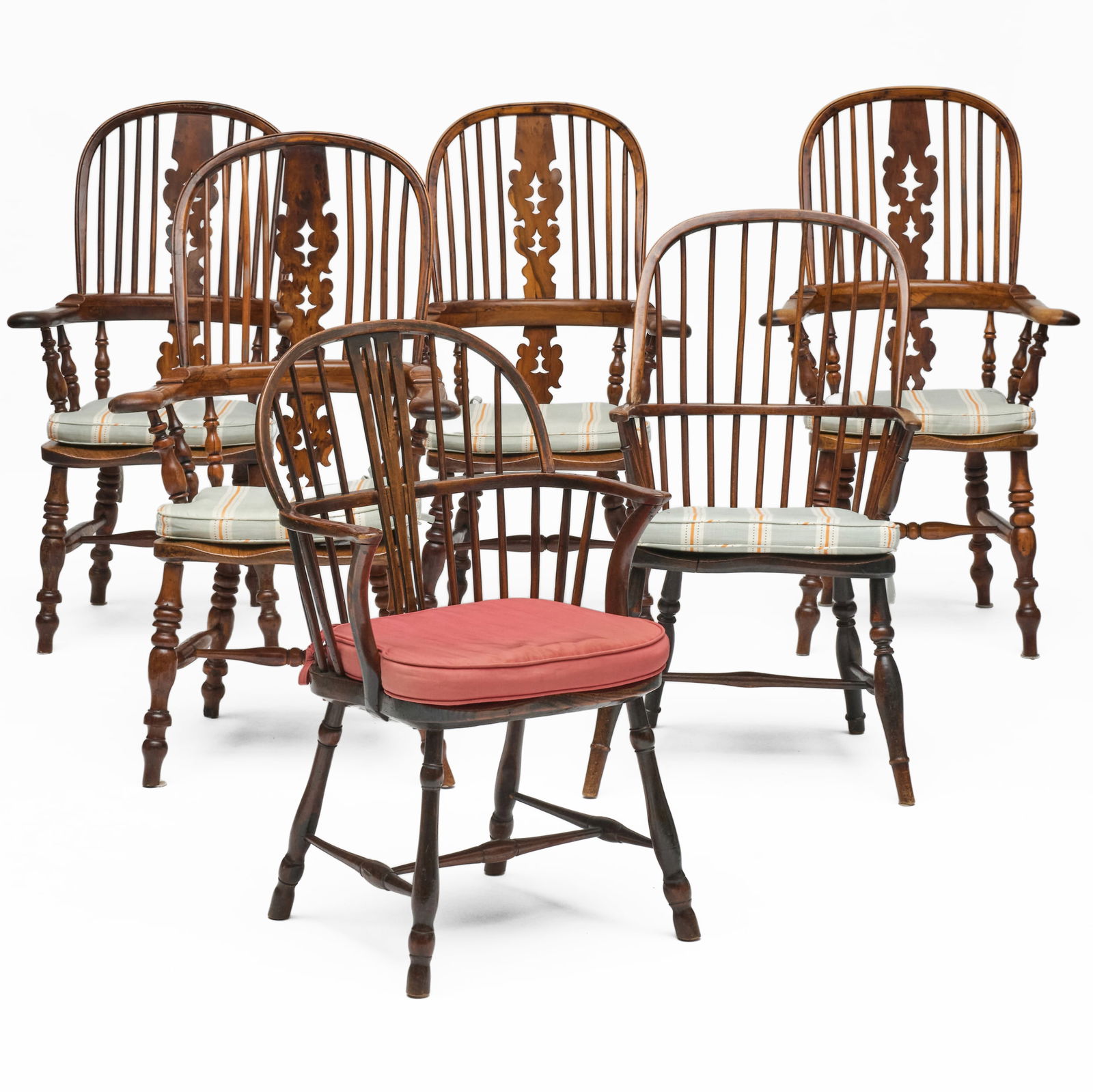 Four English Ash and Yew Windsor Armchairs with Pierced Scrolled Splats (1 of 7)