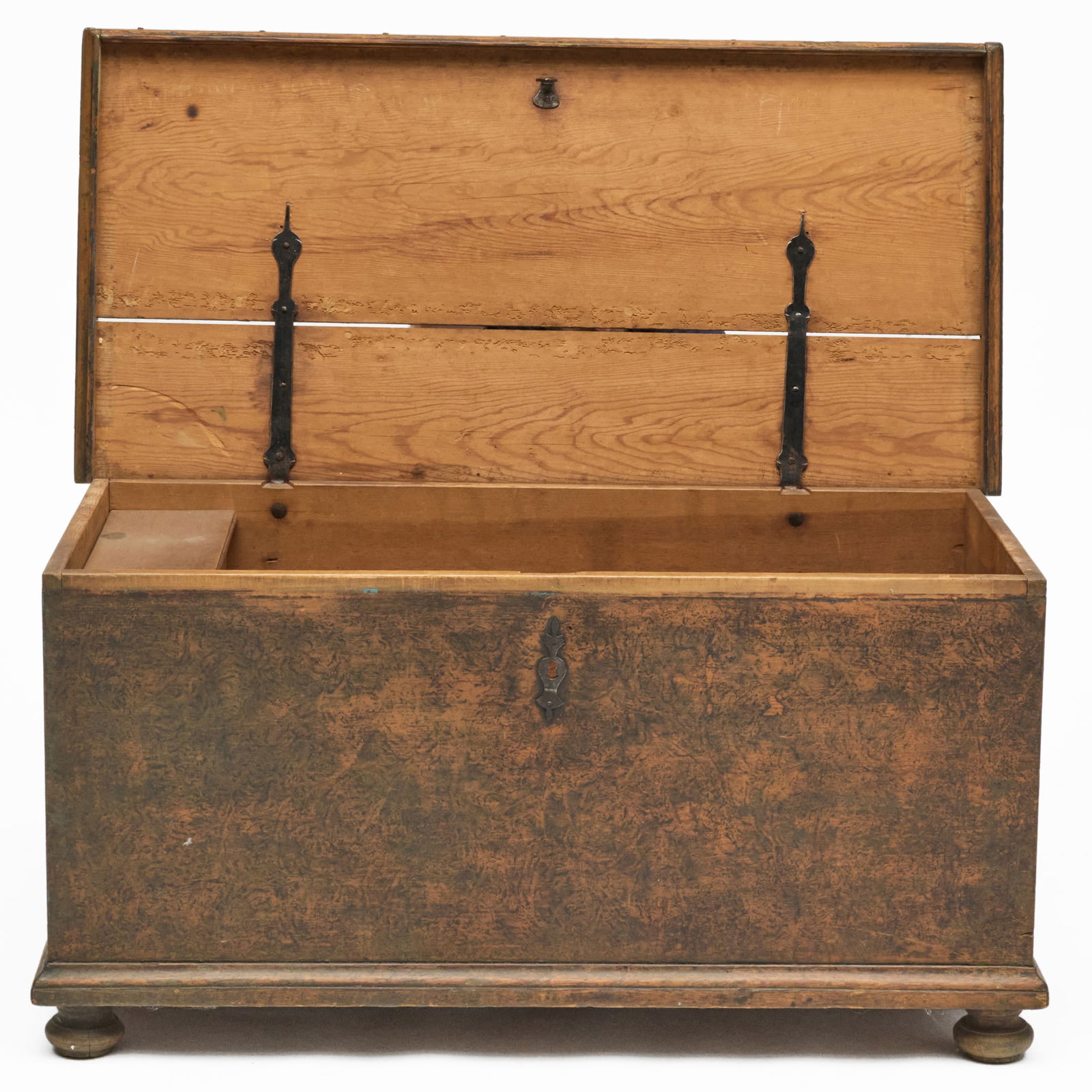 Sponge Painted Pine Blanket Chest - 3