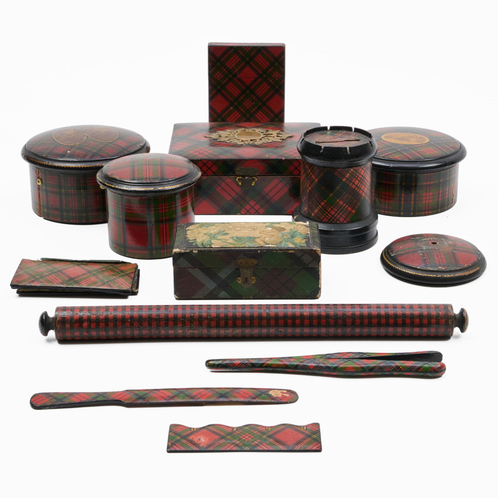 Group of Printed Tartan Ware Articles: Group of Printed Tartan Ware Articles The largest 2 x 5 x 4 in., the smallest 3 1/4 x 1 3/4 in. The Collection of Alan and Marilyn Bergman.