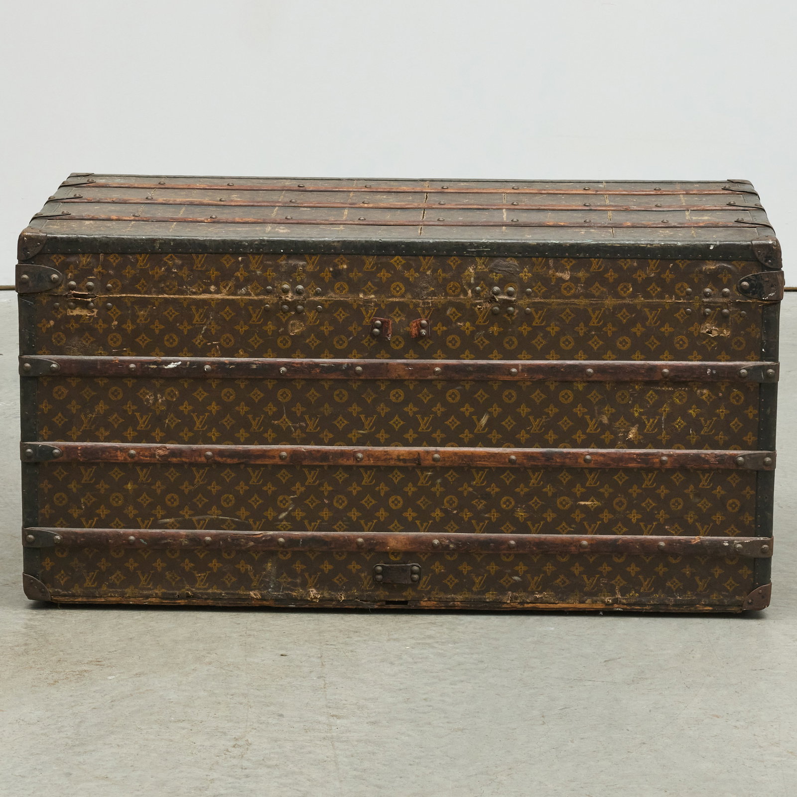 Large Louis Vuitton Leather Trunk - 5