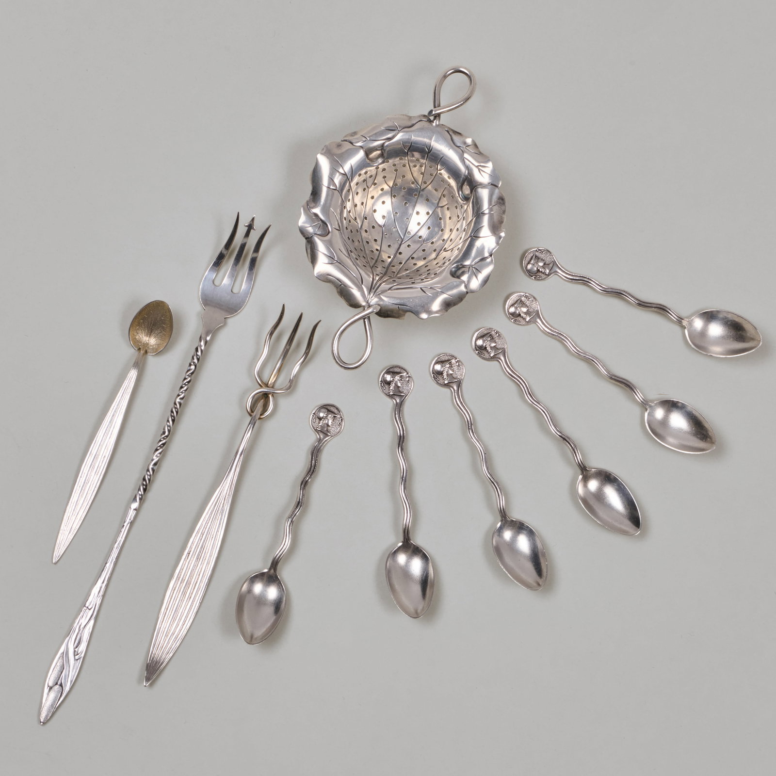 Group of American Silver Articles (1 of 8)