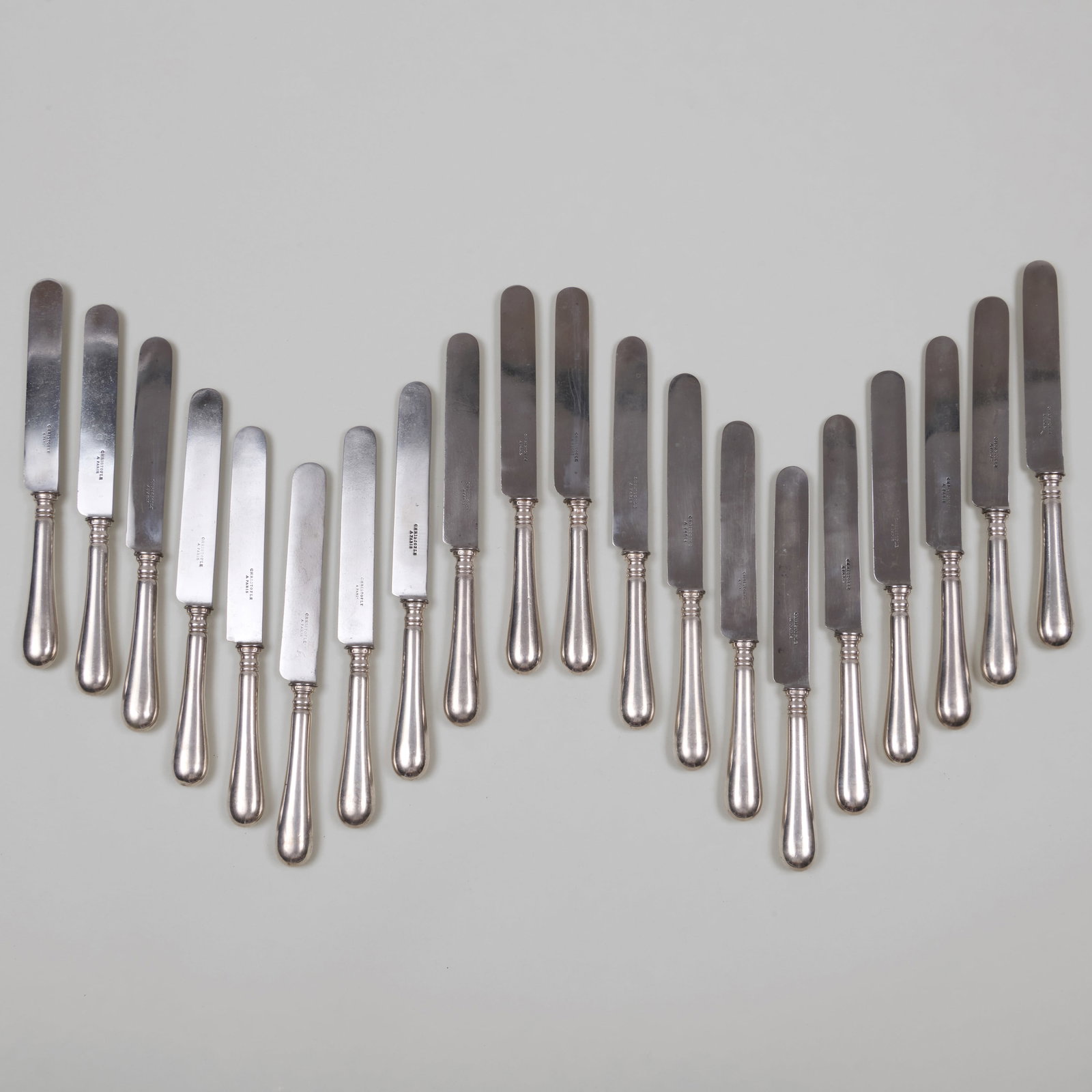 Set of Nineteen Silver Plate Dinner Knives with Steel Blades and Filled Handles (1 of 7)