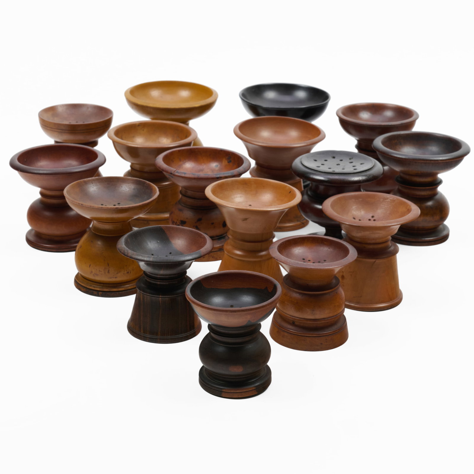Group of Sixteen English Various Wood Treen Table Articles: 3 1/2 x 3 14 in., diam., the tallest.2 1/2 x 2 3/8 in., diam., the smallest.