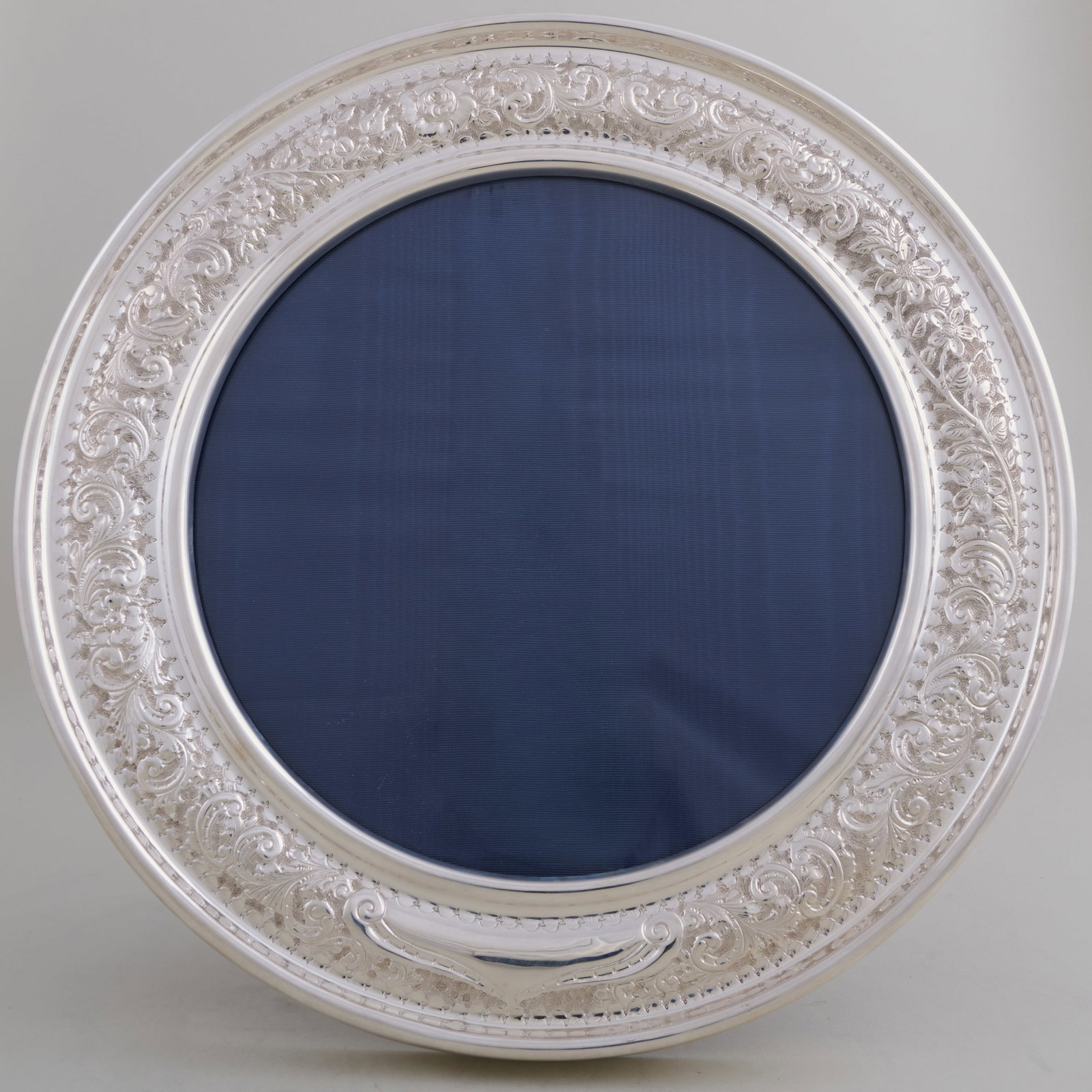 Large Victorian Silver Circular Frame - 2