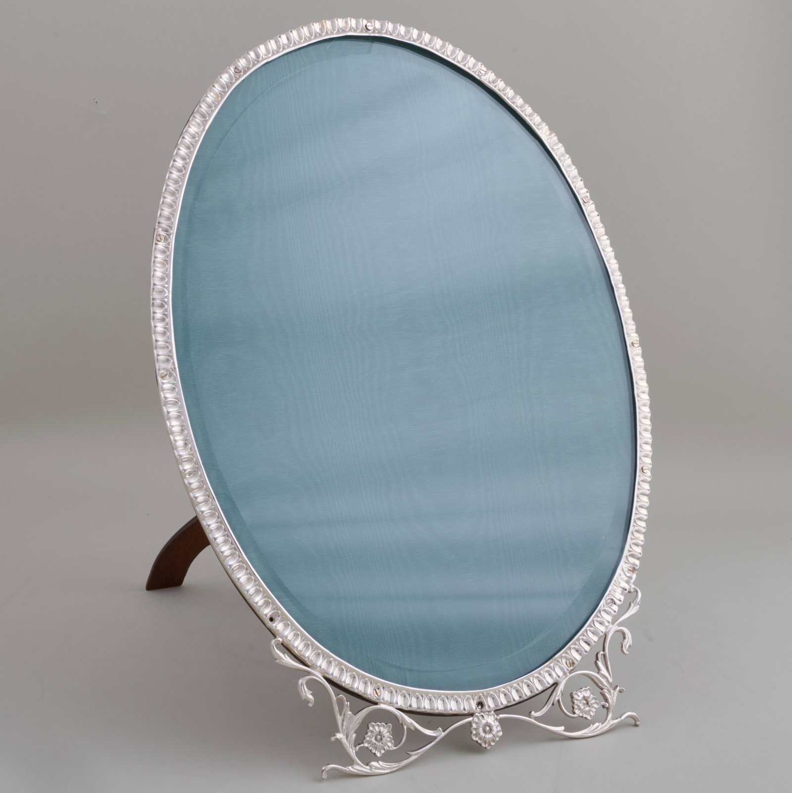 Large George V Silver Oval Frame: Large George V Silver Oval Frame Mark of William Comyns & Sons, London, 1910.16 1/2 x 12 in. Property from the Jordan Saunders Collection