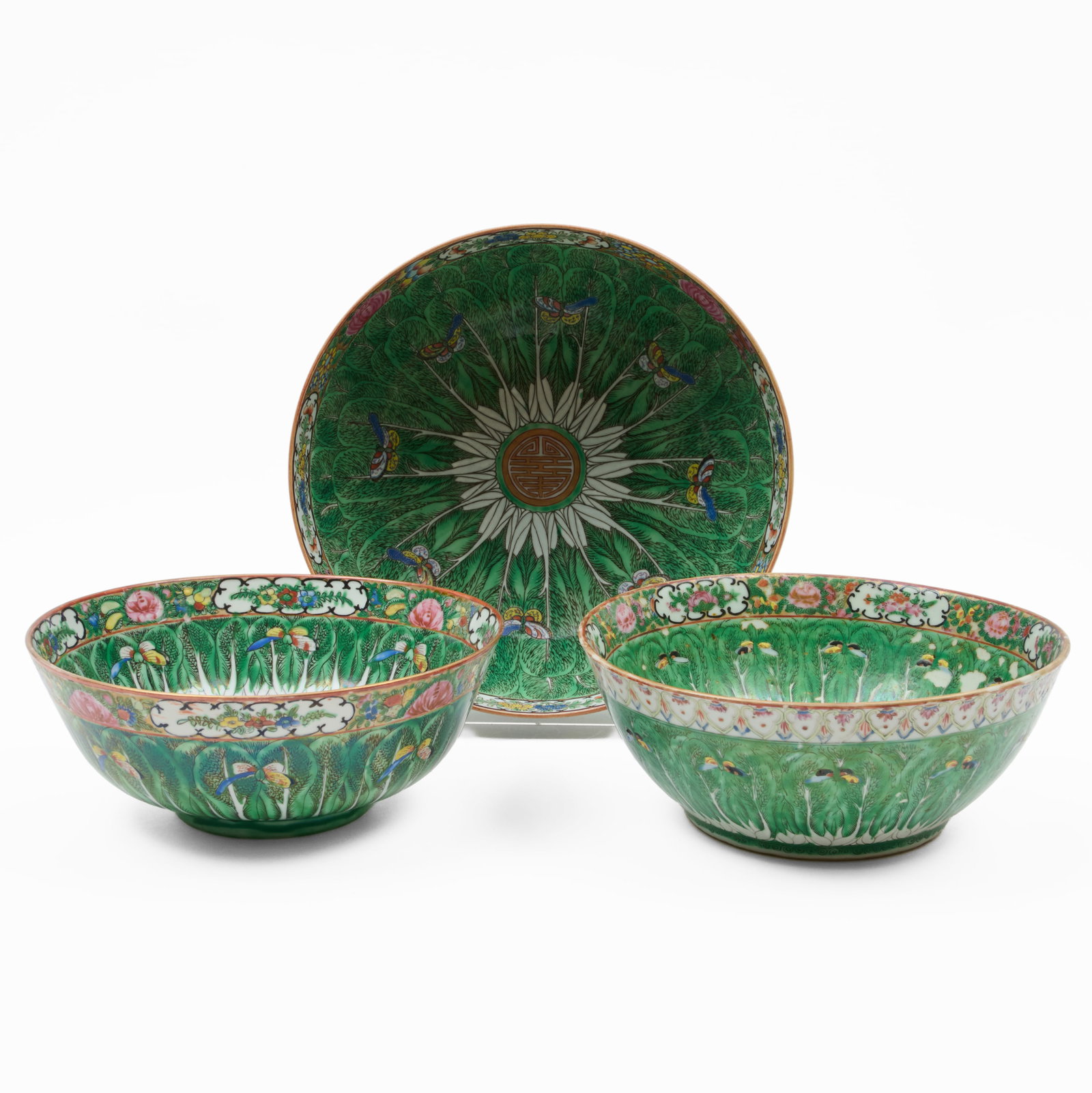 Set of Three Chinese Export Porcelain 'Bok Choy' Pattern Serving Bowls (1 of 9)