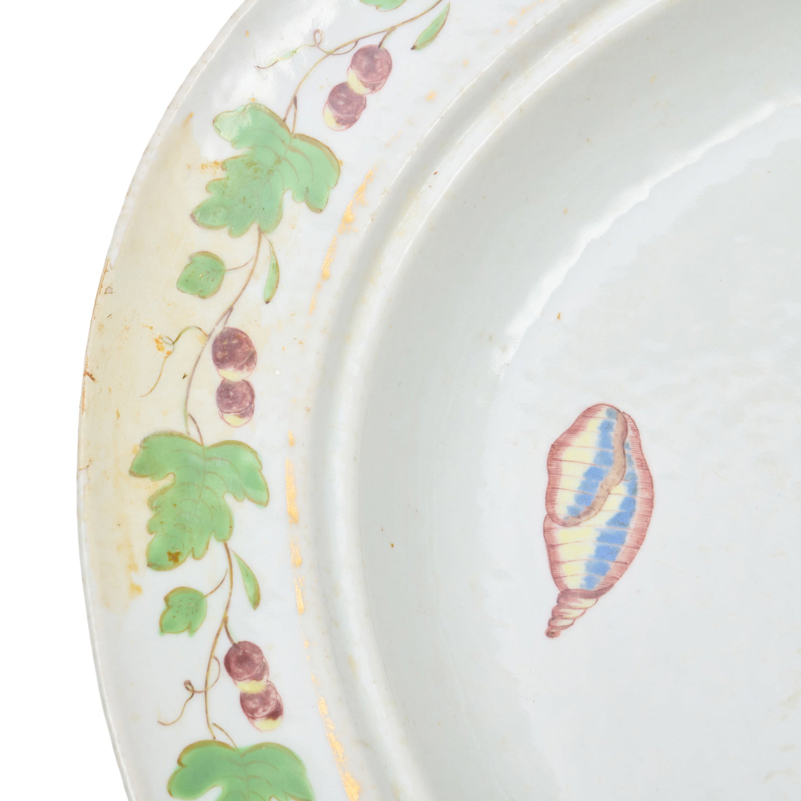 Chinese Export Porcelain Basin Decorated with Seashells - 2