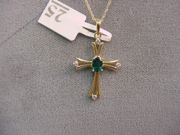 19K GOLD EMERALD AND DIAMOND PENDANT ON CHAIN