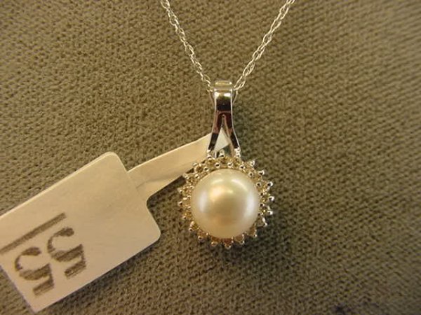 14K WHITE GOLD PEARL AND DIAMOND PENDANT