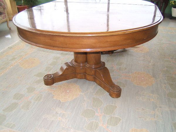 PECAN DINING ROOM TABLE -1 LEAF: PECAN DINING ROOM TABLE -1 LEAF - 27 1/2" HIGH, 52" DIA, 18" LEAF, SOME WEAR, SCRATCHES/MARKS