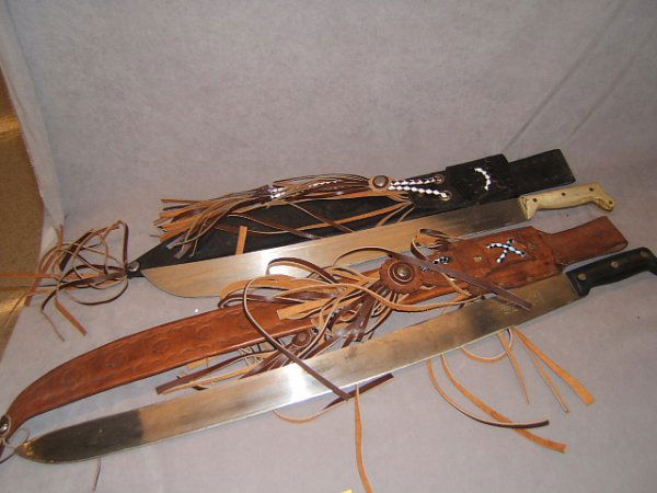 2 MACHETES WITH SHEATHS: 2 MACHETES WITH SHEATHS - 28" AND 22" BLADE LENGTH, WORN BLADES AND HANDLES