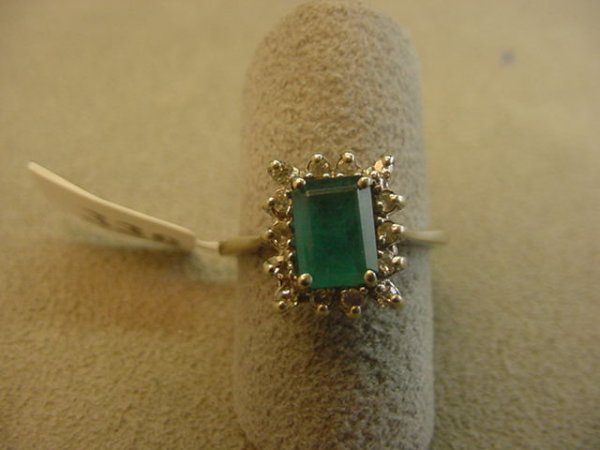 14K WHITE GOLD EMERALD AND DIAMOND RING