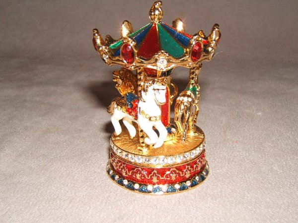 ESTEE LAUDER CAROUSEL COMPACT SOLID PERFUME - 2