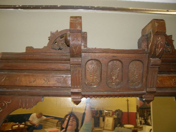 LARGE MIRROR IN VICTORIAN WALNUT FRAME - 2