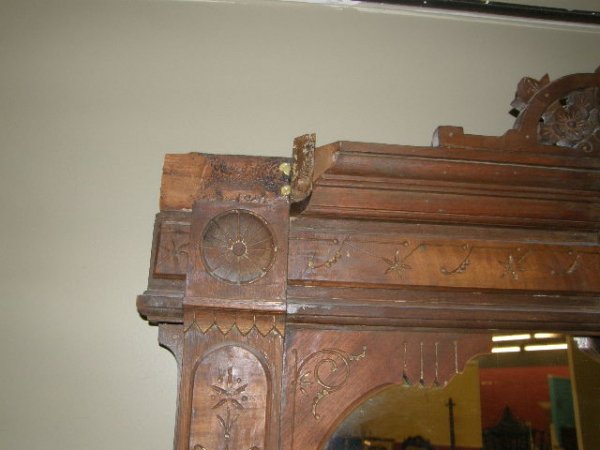 LARGE MIRROR IN VICTORIAN WALNUT FRAME - 3