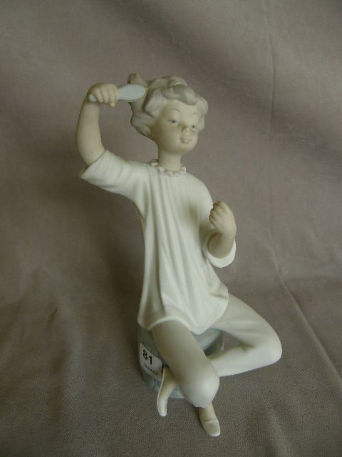 LLADRO FIGURE OF A GIRL