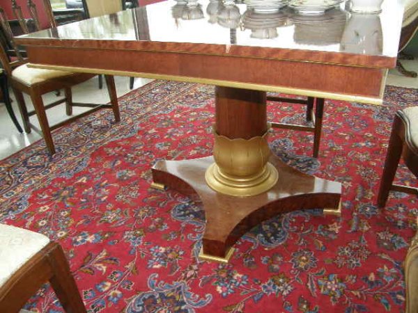 MAHOGANY PEDESTAL TABLE