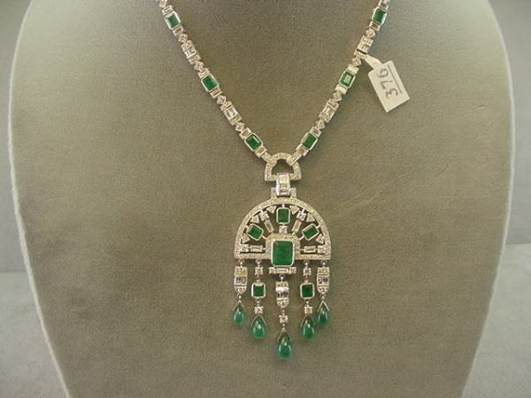 18KW HITE GOLD EMERALD AND DIAMOND DECO NECKLACE