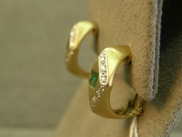 14K GOLD EMERALD AND DIAMOND EARRINGS - 2