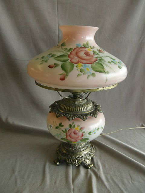 ELECTRIC GONE WITH THE WIND STYLE LAMP: ELECTRIC GONE WITH THE WIND STYLE LAMP - 21" HIGH - RIM CHIPS TO SHADE