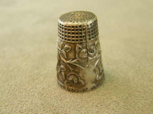 STERLING THIMBLE WITH RAISED ROOSTER FIGURE - 2