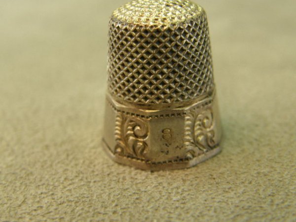 STERLING THIMBLE WITH RELIEF DECORATION - 2