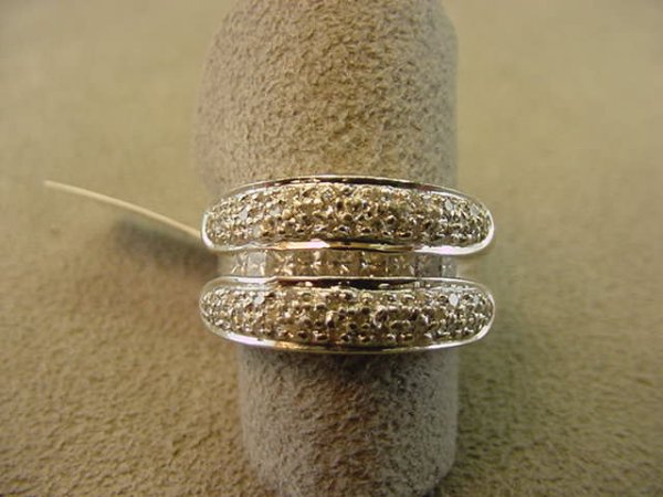 14K WHITE GOLD DIAMOND RING