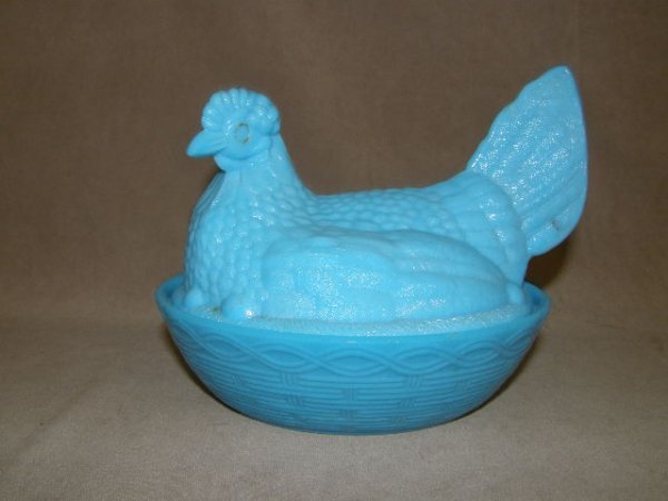 BLUE GLASS HEN ON NEST