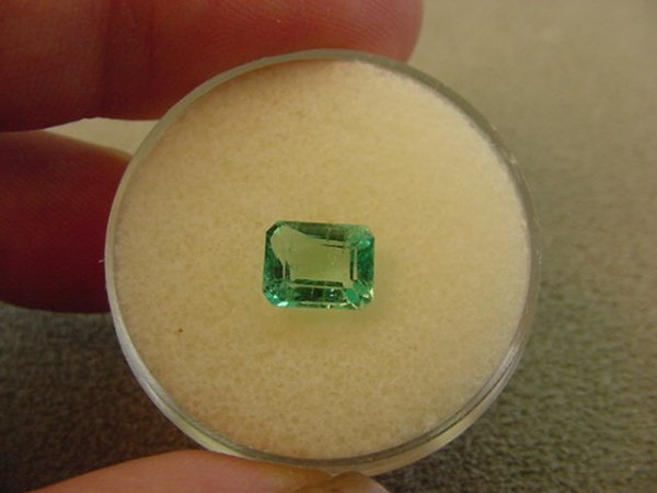 1 UNSET EMERALD APPX. .95 CTS