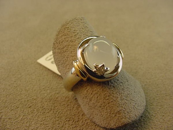 14K WHITE GOLD CABOCHON STONE AND DIAMOND RING