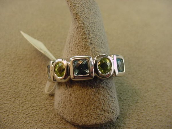 14K WHITE GOLD BLUE TOPAZ AND PERIDOT RING