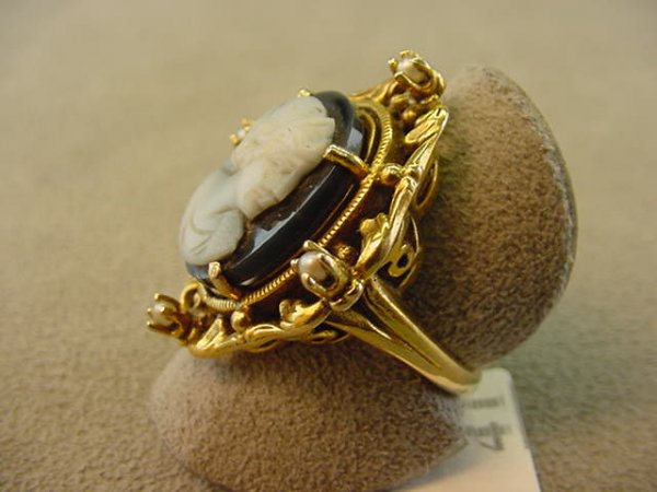 14K GOLD CARVED SARDONYX CAMEO & SEED PEARL RING - 2