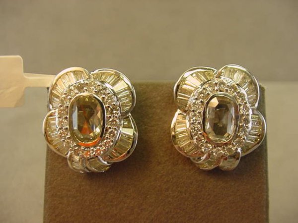 18K WHITE GOLD DIAMOND EARRINGS