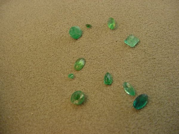 1 BAG OF UNSET EMERALDS -LOT