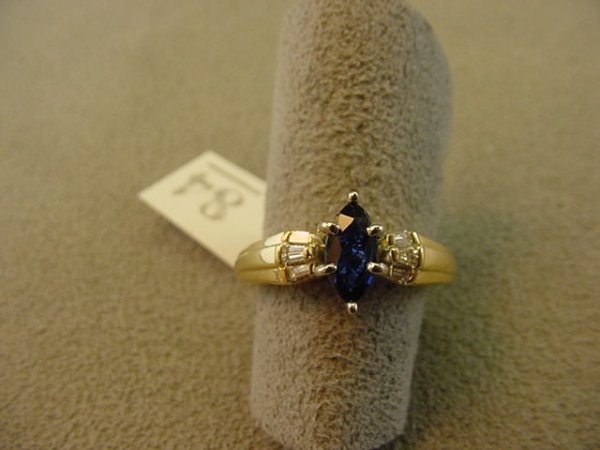 18K GOLD BLUE SAPPHIRE AND DIAMOND RING