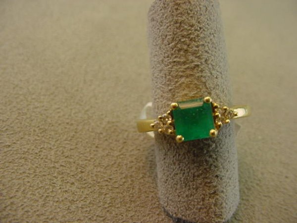 18K GOLD EMERALD AND DIAMOND RING