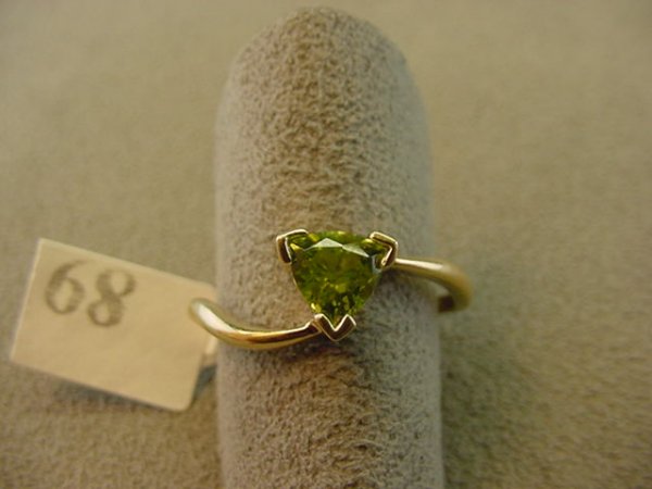 1 10K GOLD RING SET WITH PERIDOT SIZE 9 1/4