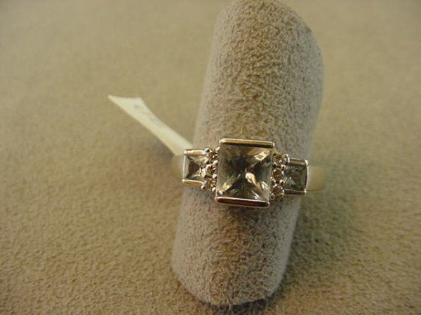 10K WHITE GOLD AQUAMARINE AND DIAMOND RING