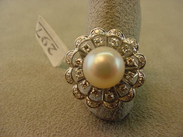 14K WHITE GOLD PEARL AND DIAMOND RING