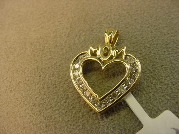 10K GOLD DIAMOND MOM HEART PENDANT