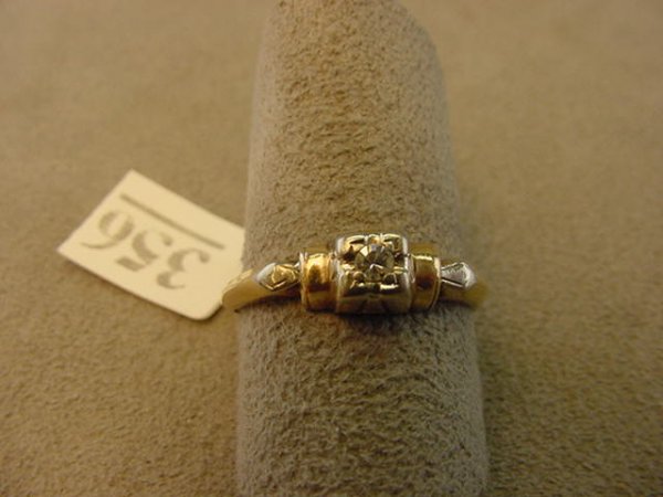 VINTAGE 14K GOLD DIAMOND RING