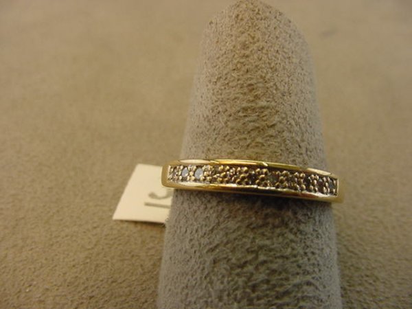 1 14K GOLD BAND SET WITH 11 DIAMONDS SIZE 7 1/2
