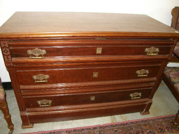 VICTORIAN EAST LAKE STYLE 3 DRAWER CHEST