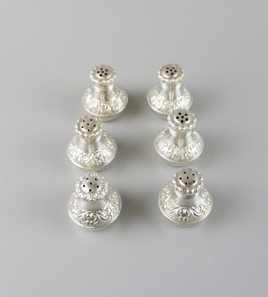 Sterling Silver 19th Century Salt & Pepper Shakers: Six salt & pepper shakers marked sterling. WEIGHT: 1.57 TOZ. 1" 1/2 H