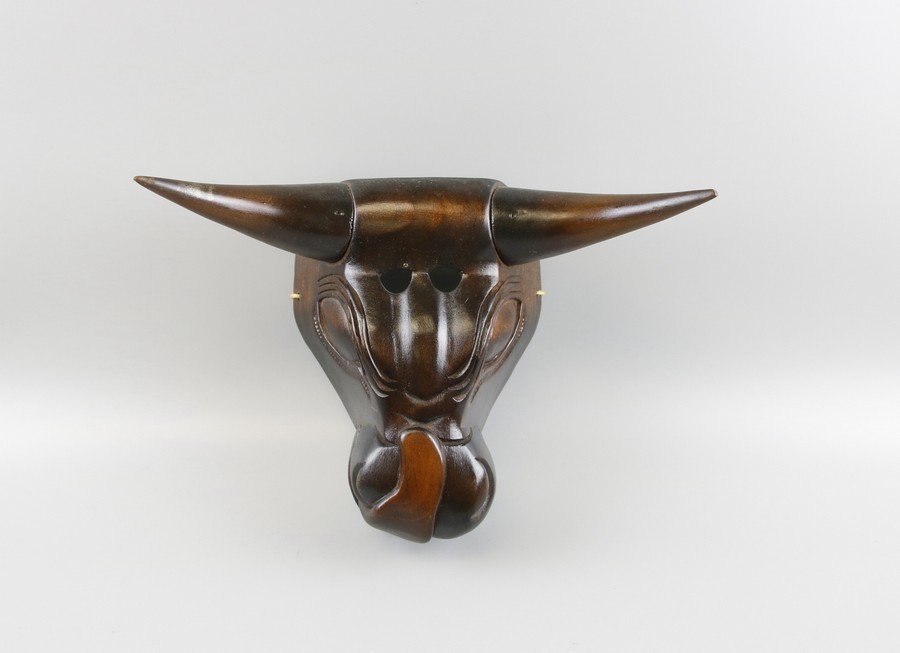 Carved Bull Mask: Carved Long Nose Bull mask fine finish. WEIGHT: 1 POUND. 8" 1/4 X 11"