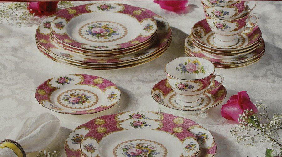 Royal Dalton 20 Piece Place Setting China (1 of 3)