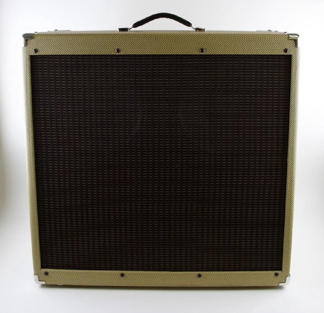 Amplifier Peavey Classic 50/410 W/EFX Guitar Amplifier: The Peavey Classic 50 410 tube combo amplifier lets you take your tone further. Three 12AX7 preamp tubes and four EL84 power tubes give you the power and headroom needed for everything from aggressive